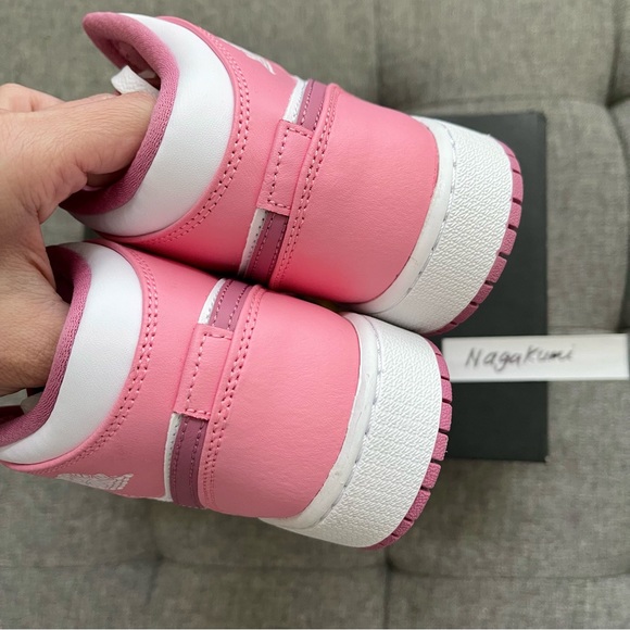 🌸 Nike air Jordan 1 Retro mid pastel pink white shoes (big kids) - Picture 4 of 6